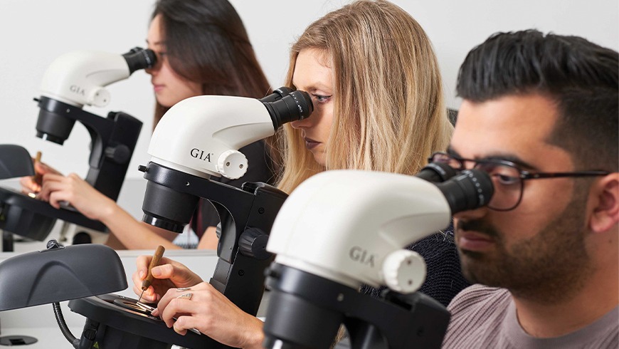 Graduate Gemologist® Online Diploma