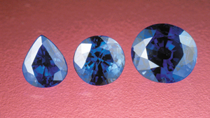 浓彩蓝色蓝宝石