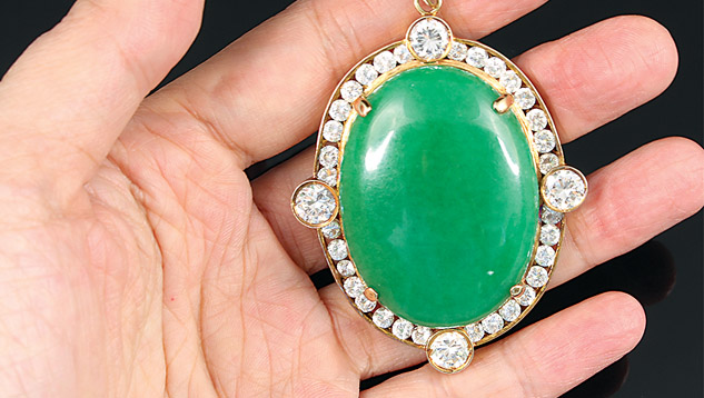 Dyed green marble imitating jadeite