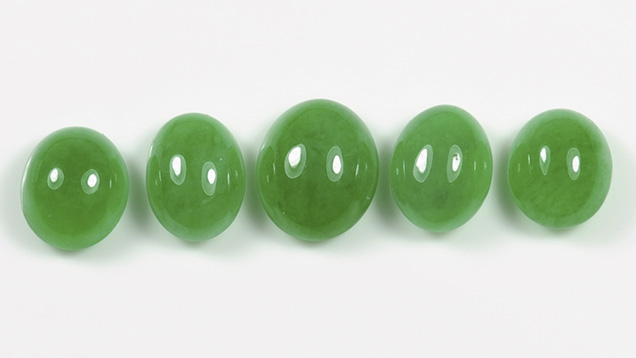 Figure 3. These uncoated samples weighing 4.17–6.07 ct were also examined. Photo by Jian Zhang.