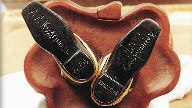 Fabergé engraving on A.A. Kudinov’s boot Fabergé engraving on A.A. Kudinov’s boot