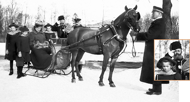 N.N. Pustynnikov escorts Empress Alexandra N.N. Pustynnikov escorts Empress Alexandra